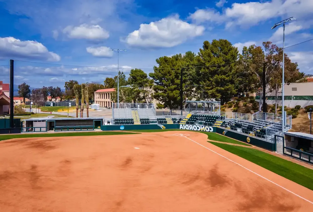 Renovated softball field for 肯考迪娅鹰 players